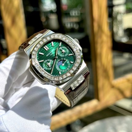Patek Philippe High End Watch Replicas Nautilus 5740G Diamond   Green Dial Best Quality 40mm