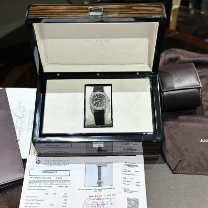 Patek Philippe Replica 1:1 Watch Aquanaut 5069G With Moissanite Diamonds Bezel 35.6mm