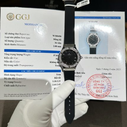 Hublot Classic Fusion Replica Watch With Moissanite Diamond Rubber Strap HB Factory 33mm