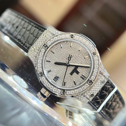 Hublot Classic Fusion Titanium Pav?? Customs Full Moissanite Diamonds High End Watch Replicas 33mm